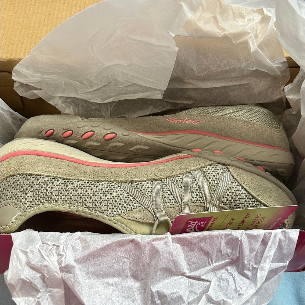 Skechers Beige Relaxed Fit Sneakers with Memory Foam Sz 8-1/2 - Picture 4 of 5